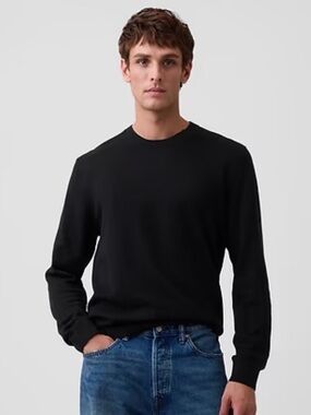 GAP Black Crewneck Sweater